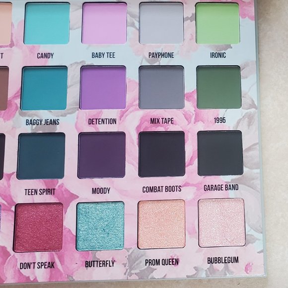 Indie Brand BLEND BUNNY COSMETICS Sugar and Grunge eyeshadow palette - Picture 3 of 8
